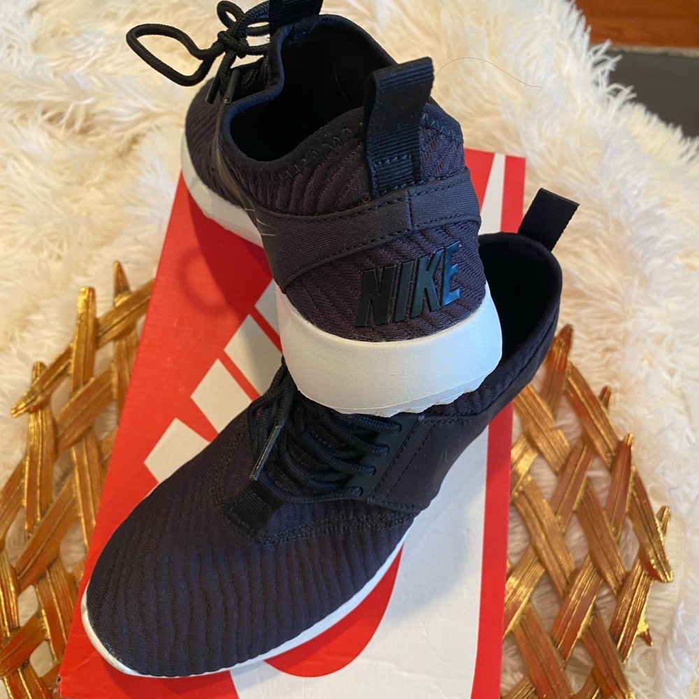 Nike Women’s Juvenate SE Sneakers - Picture 2 of 6